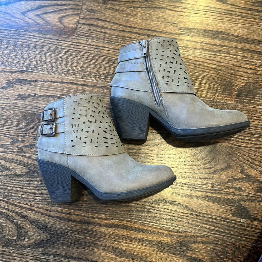 Laura Scott Tan Ankle Booties - Size 7